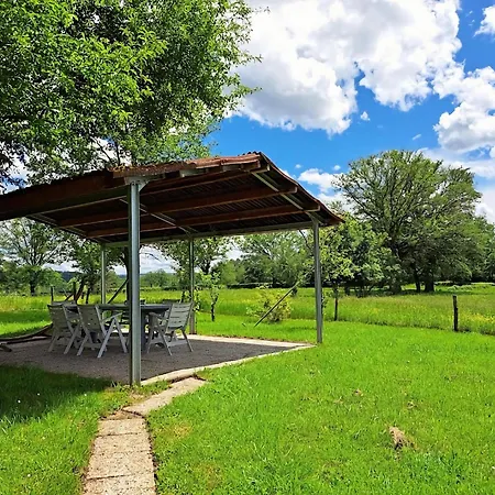 Comfortable With Spacious Garden *