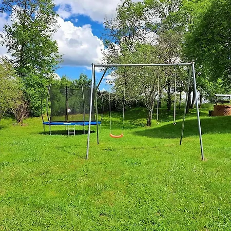 Semesterbostad Comfortable With Spacious Garden *