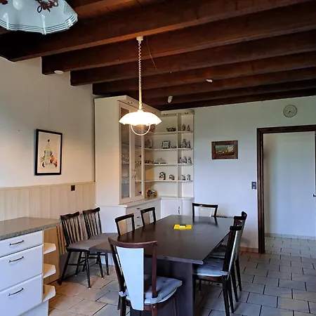 Semesterbostad Comfortable With Spacious Garden *