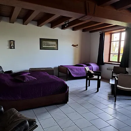 Semesterbostad Comfortable With Spacious Garden Ygrande