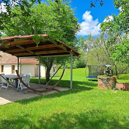 Comfortable With Spacious Garden Игранд