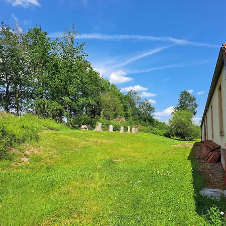 Semesterbostad Comfortable With Spacious Garden