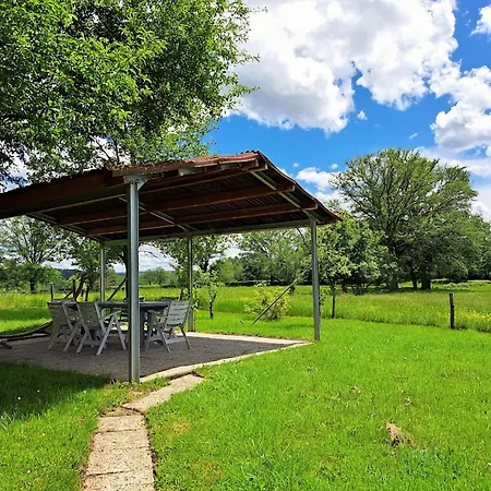 Comfortable With Spacious Garden