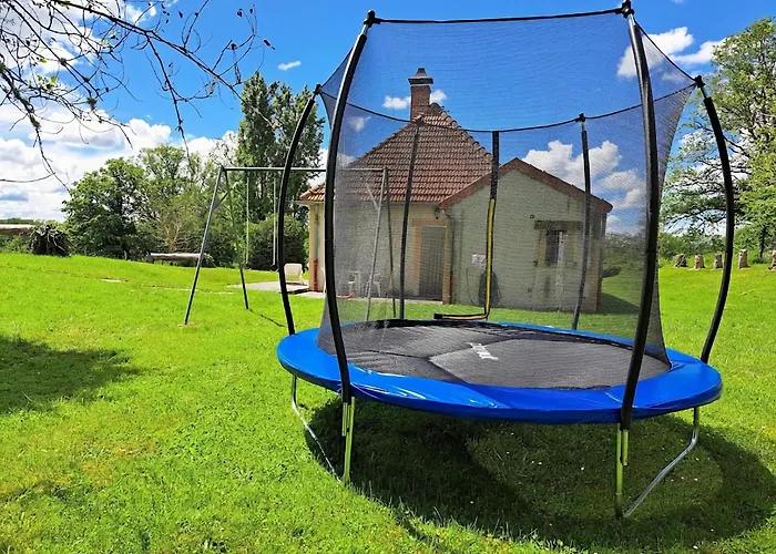 Comfortable With Spacious Garden *