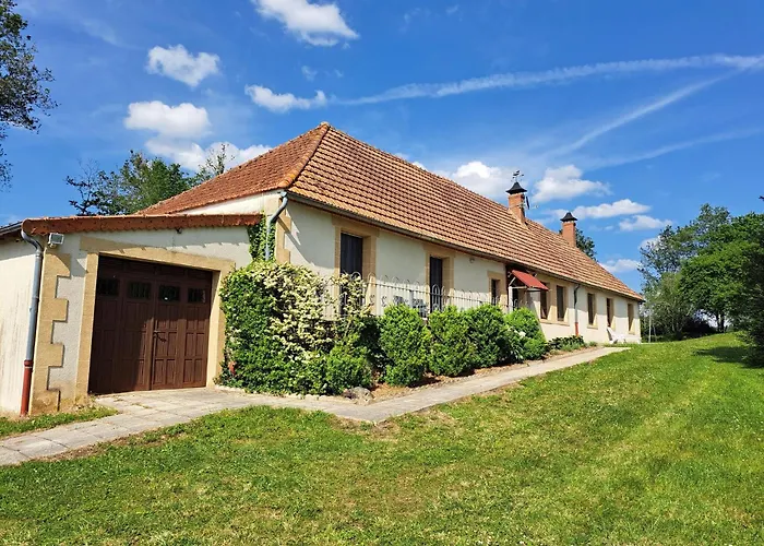 Comfortable With Spacious Garden Holiday home *