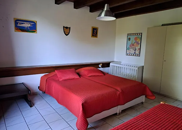 Comfortable With Spacious Garden イグランド