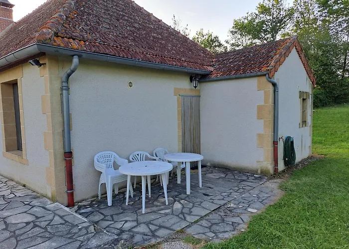 Comfortable With Spacious Garden