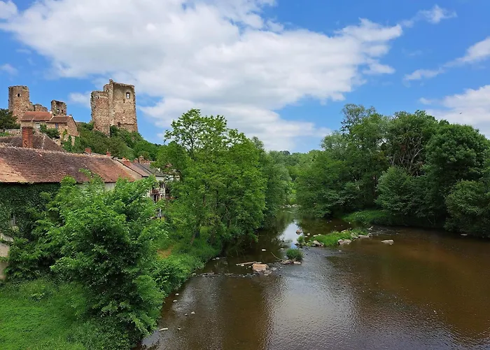 Comfortable With Spacious Garden