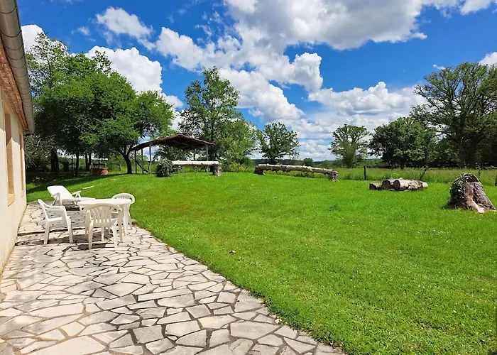 Holiday home Comfortable With Spacious Garden