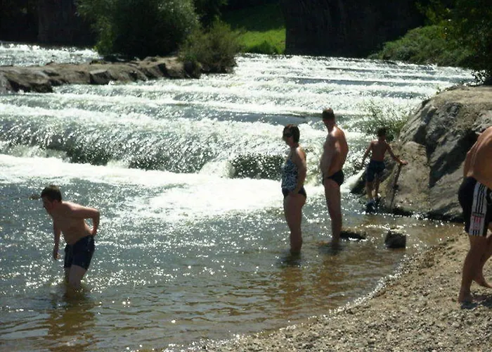 Comfortable With Spacious Garden 別荘